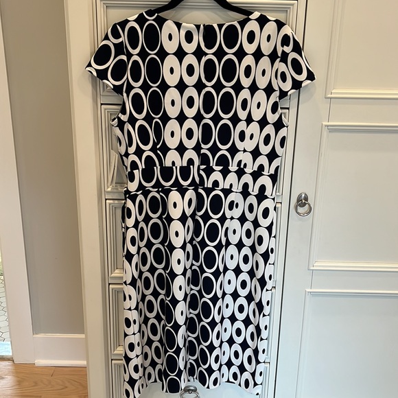 Phase 7 Dress. Size 10. Navy and White with tie at Waist. - Picture 5 of 6